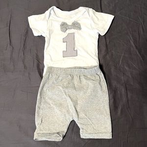 👶 Baby Boy 1st Birthday Outfit Short Sleeve Romper Gray - size 6-12 months